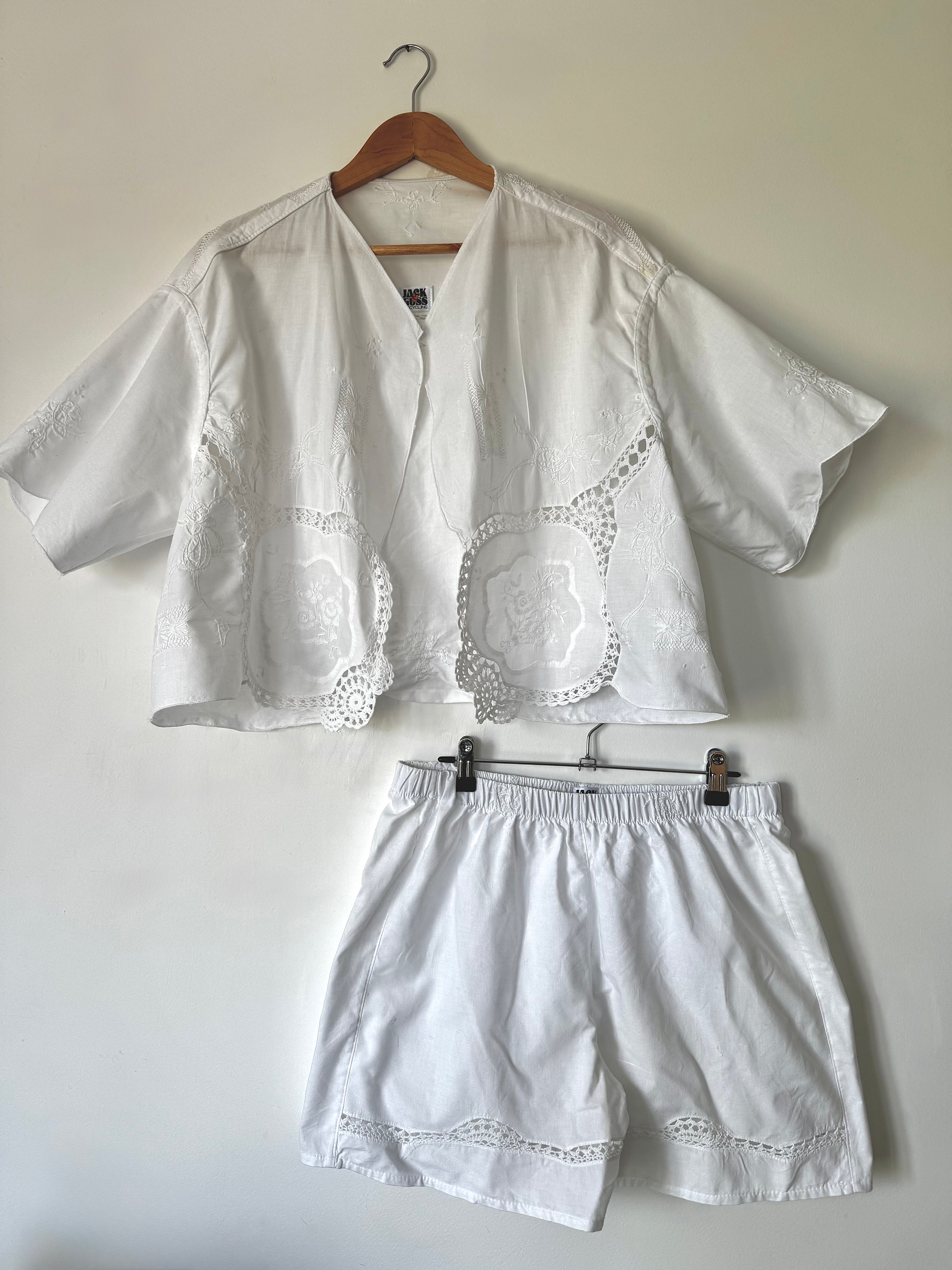 Ensemble GRANNY - blanc brodé