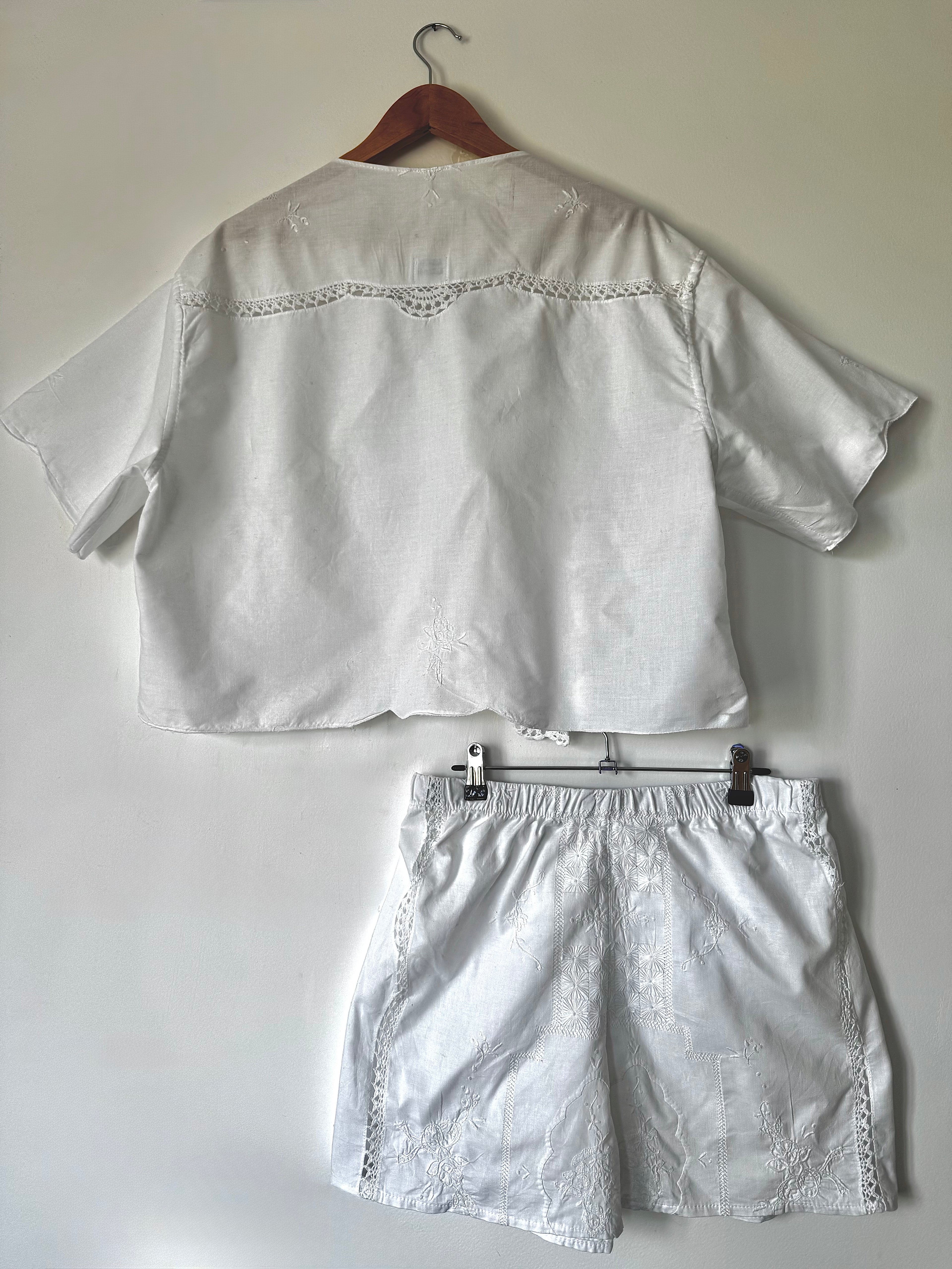 Ensemble GRANNY - blanc brodé