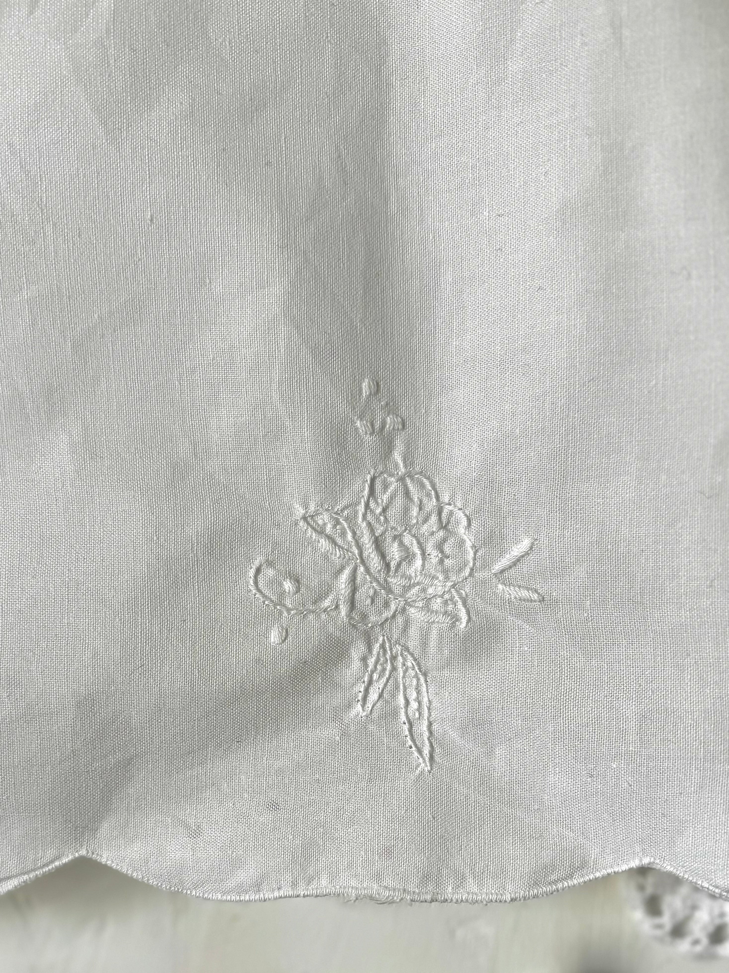 Blouse GRANNY - blanche brodée